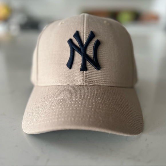 Yankees Cap Like New - Picture 1 of 8